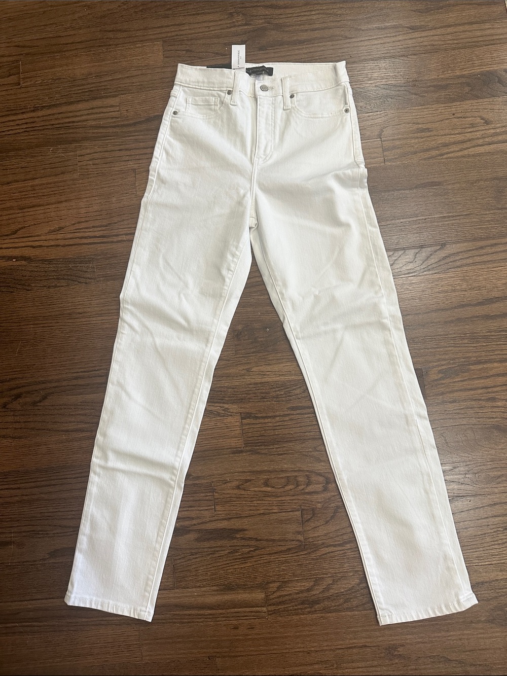 Banana Republic Ultra High-Rise Slim Jeans in White. NWT